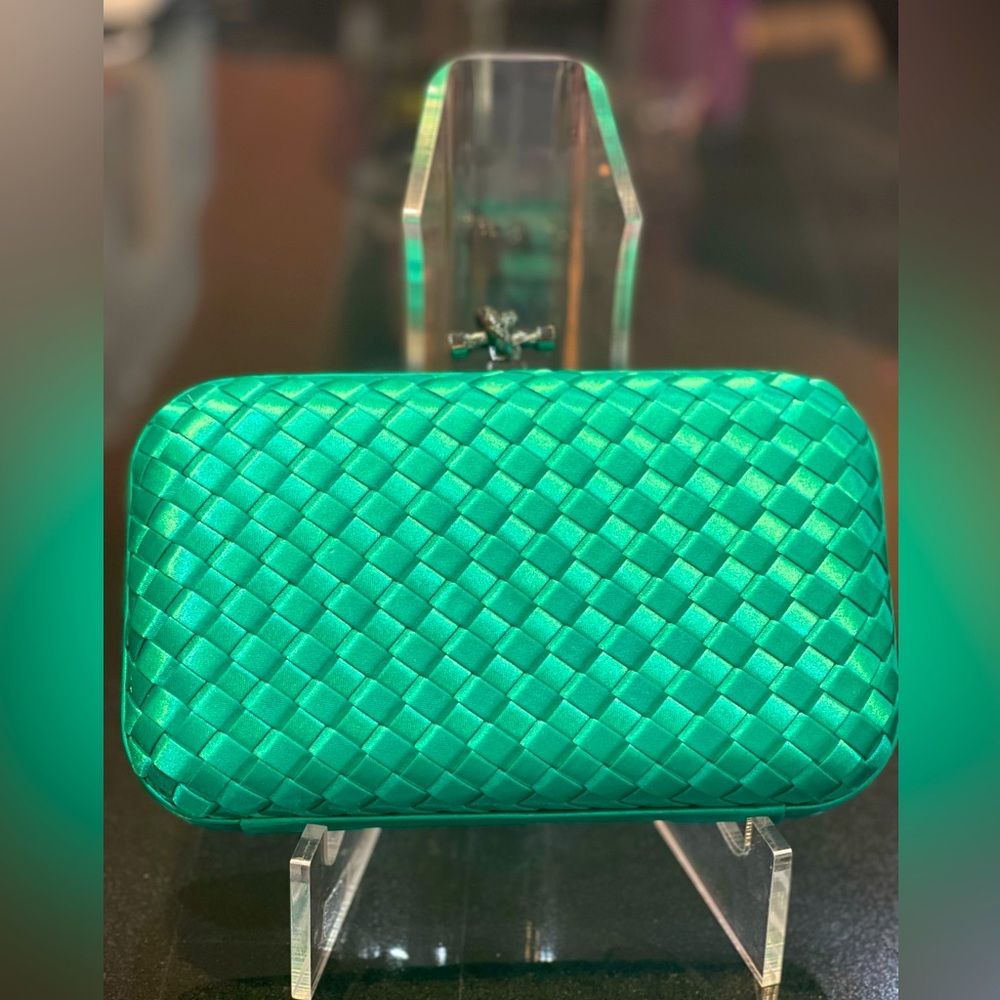 Kelly Green silk weaved clutch comes with strap